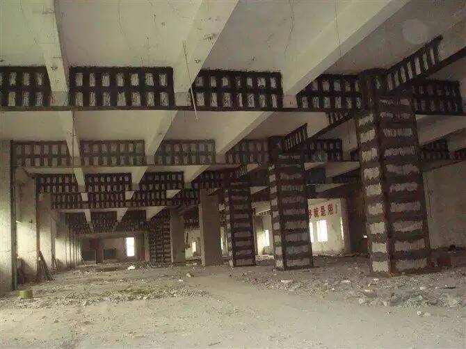 西寧大型商場(chǎng)粘鋼包鋼加固工程案例